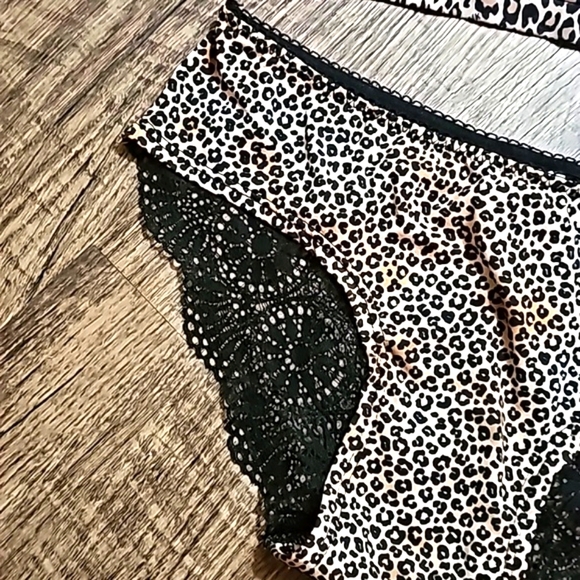 Victoria's secret pink no wire bra.S with matching panties Small - Picture 2 of 5